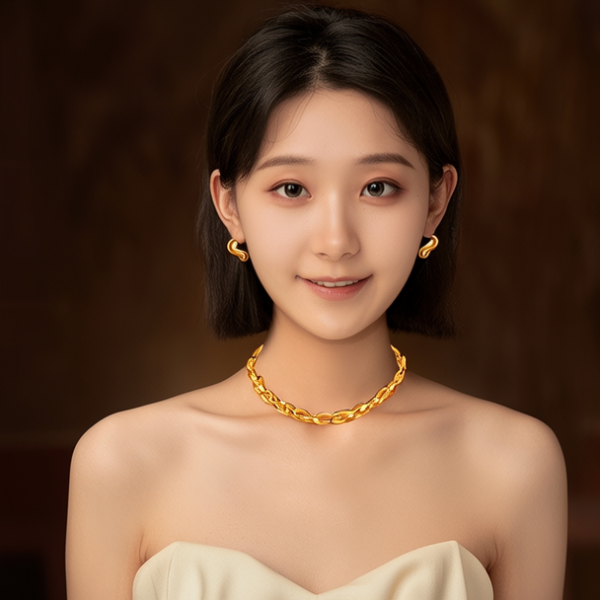 带黄金项链图片